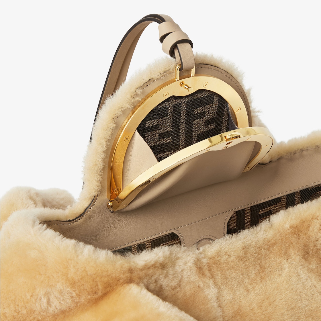 FENDI Spy Beige shearling bag - Image 3